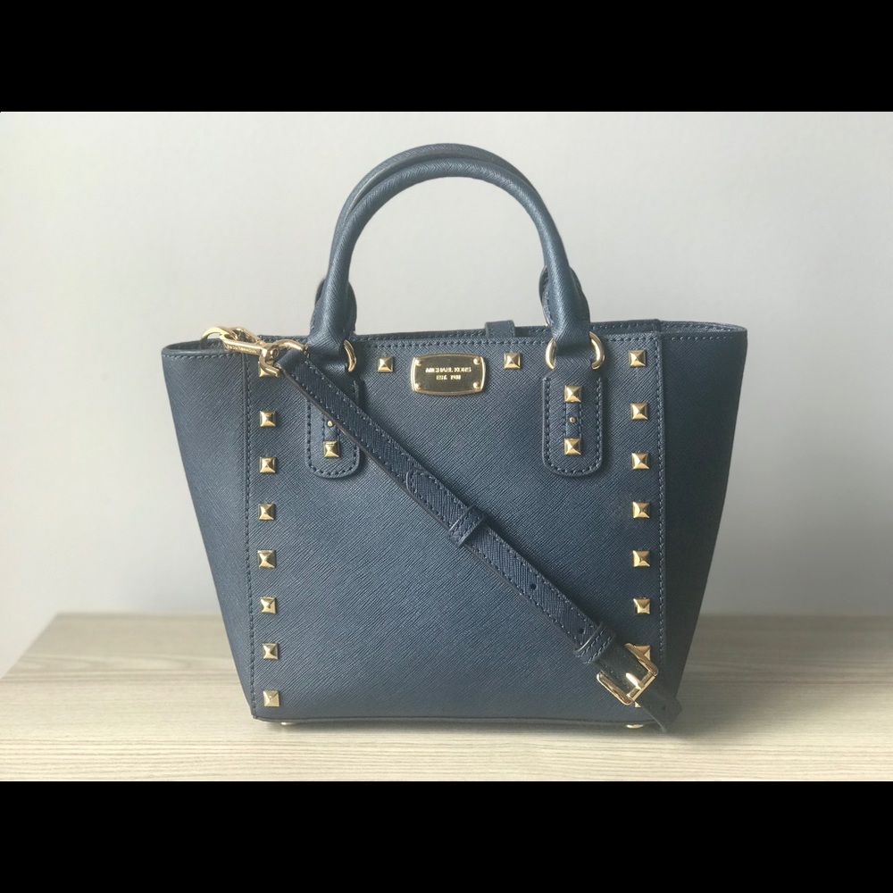 MK-SANDERINE STUD
